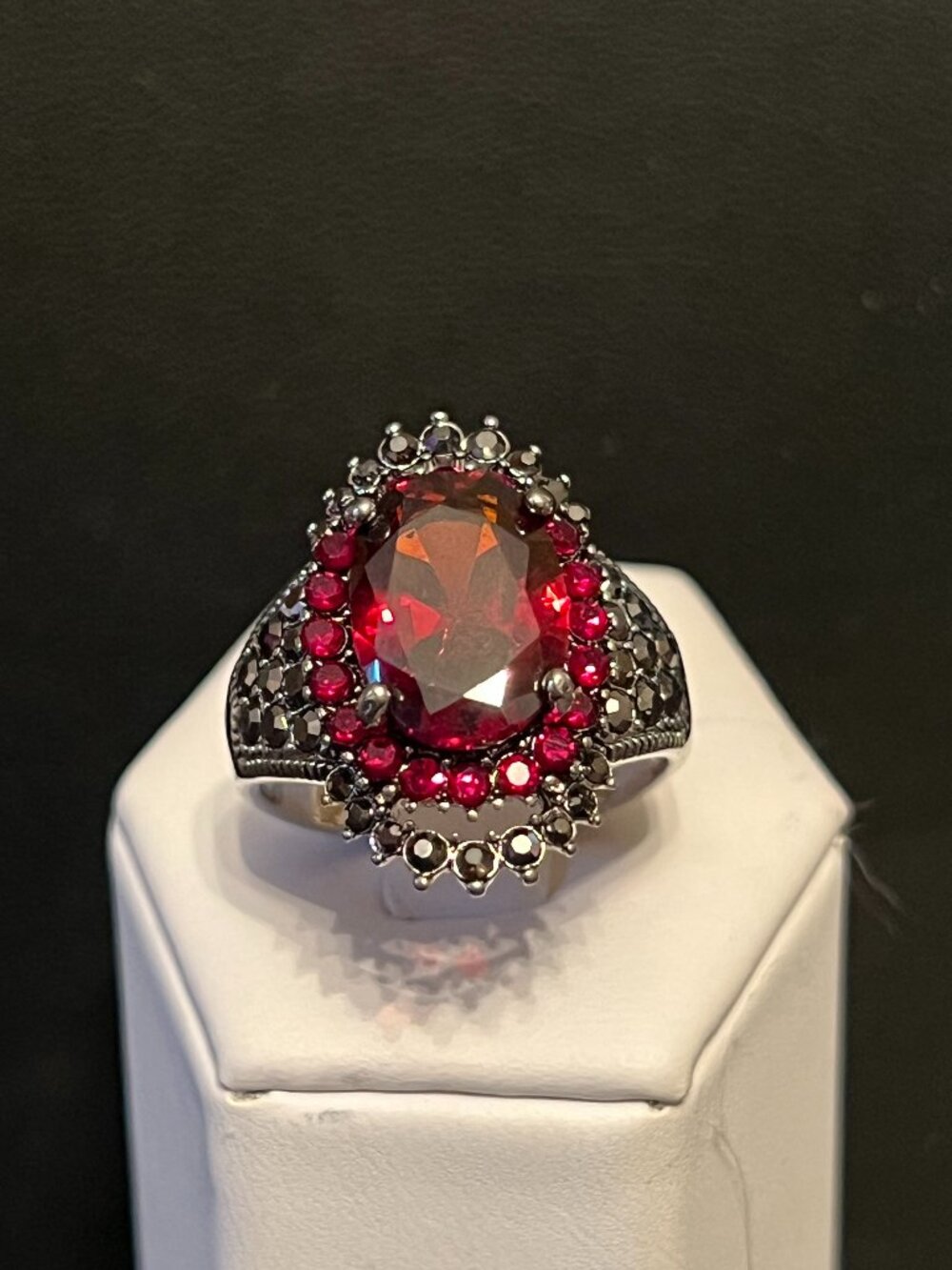 Large Simulated Garnet & Silver Tone Ring Size 6 (114)